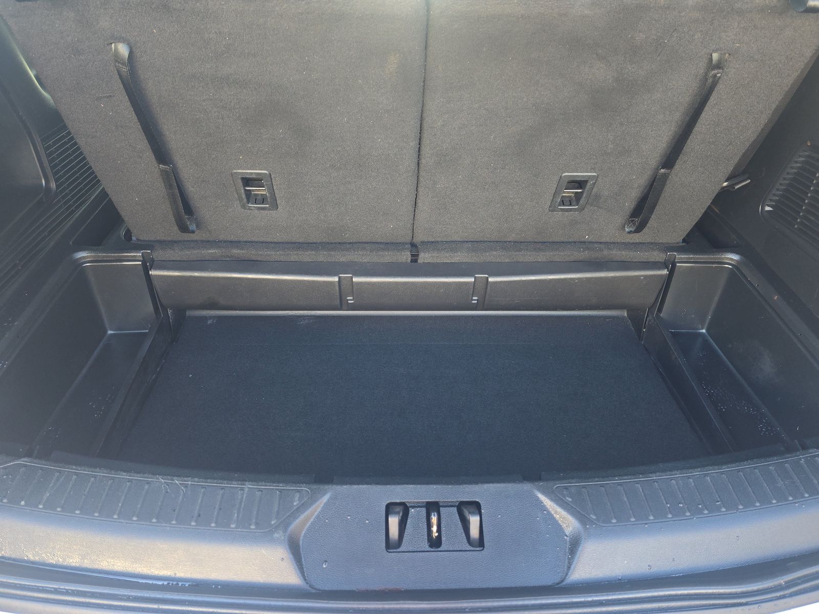 2023 Ford Explorer XLT RWD