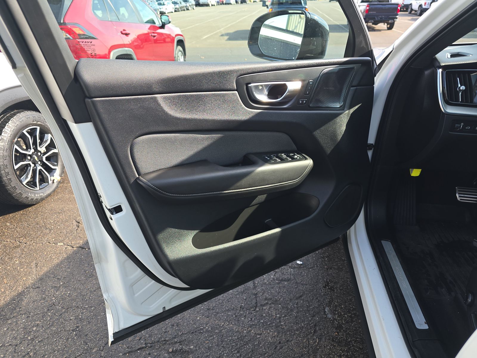 2022 Volvo XC60 Recharge T8 R-Design AWD