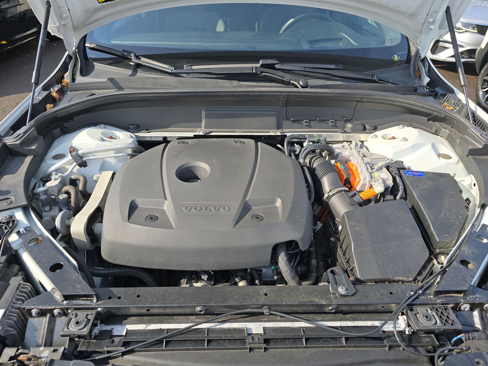 2022 Volvo XC60 Recharge T8 R-Design AWD