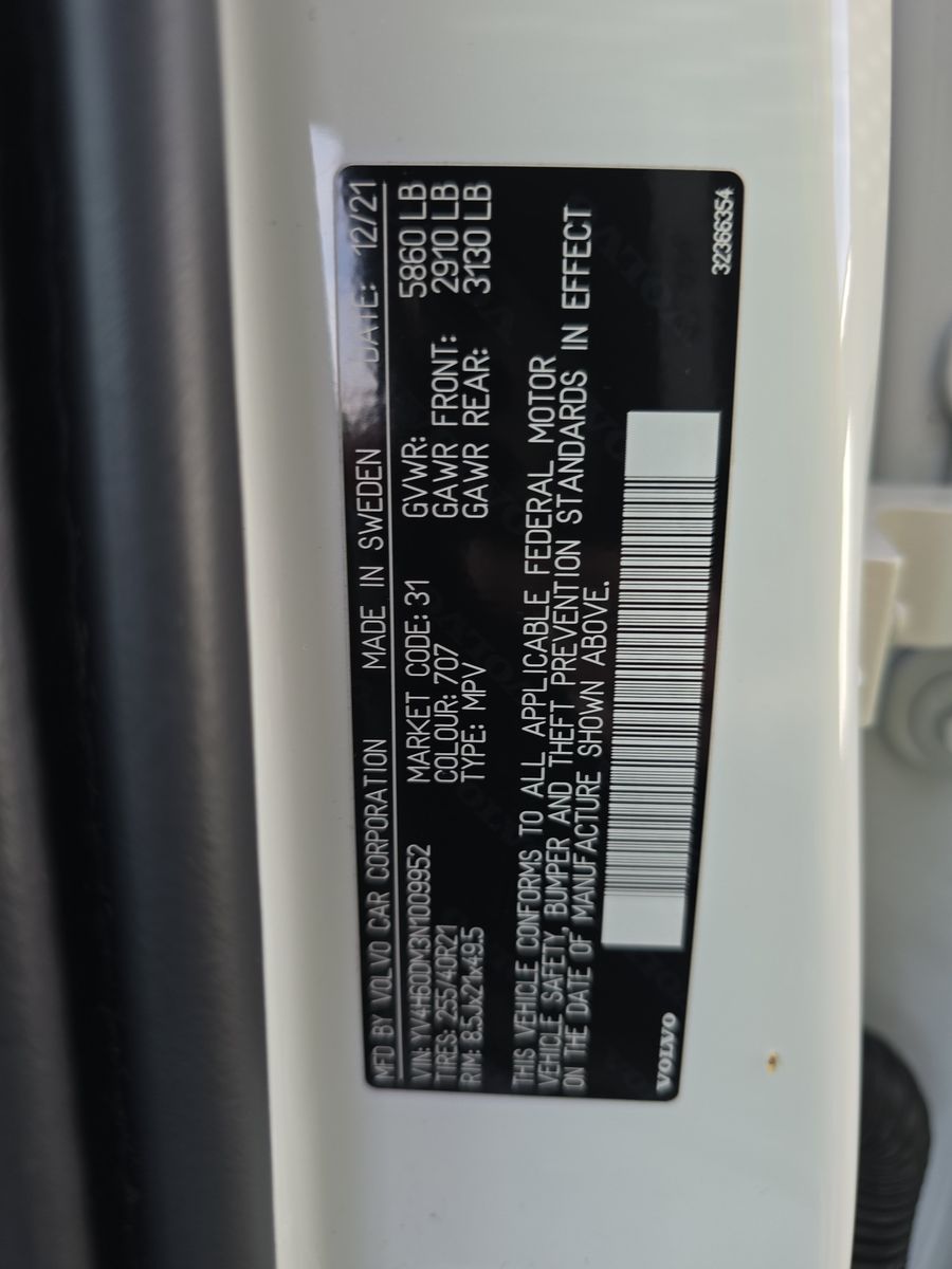 2022 Volvo XC60 Recharge T8 R-Design AWD