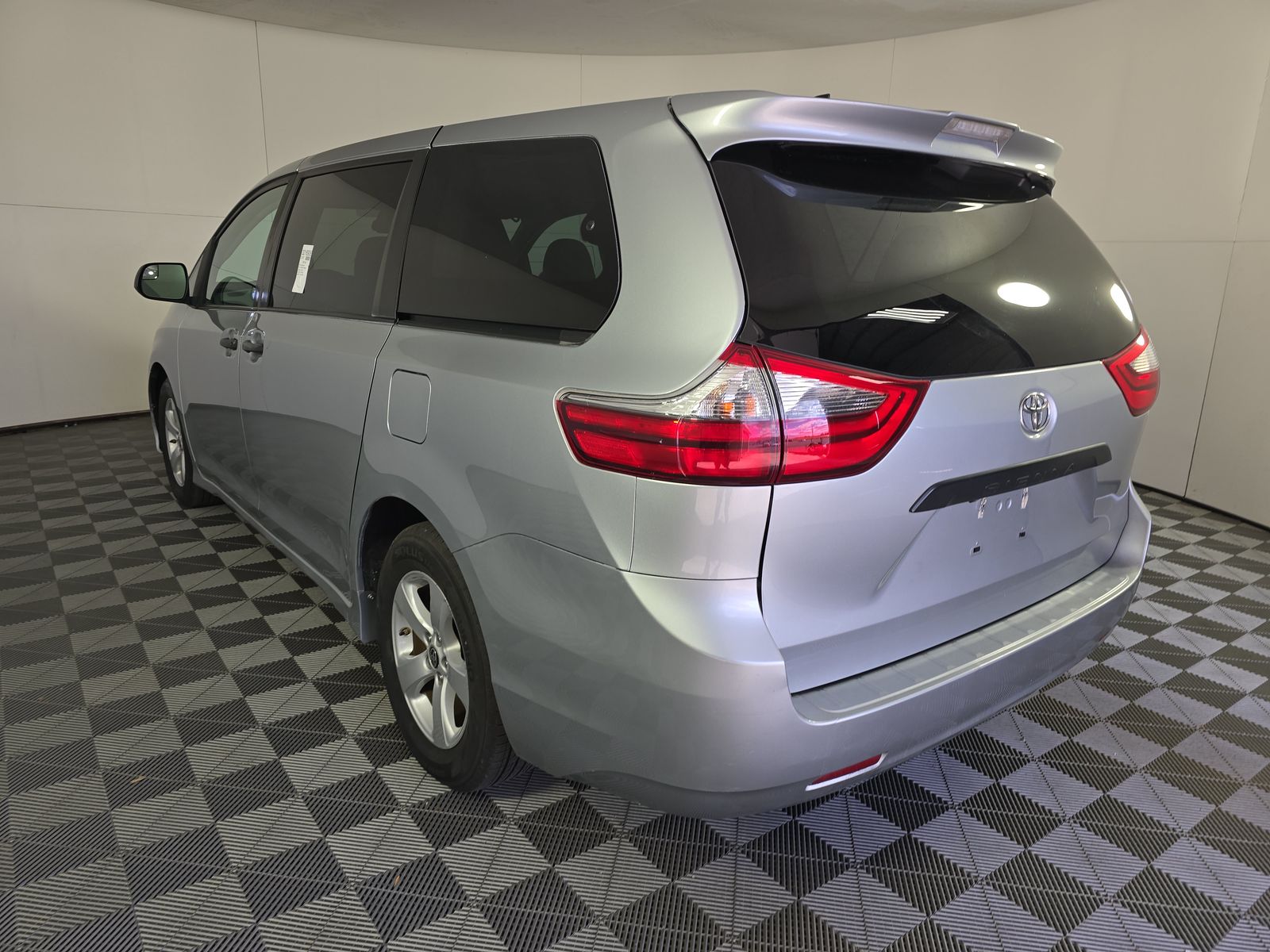 2020 Toyota Sienna L FWD