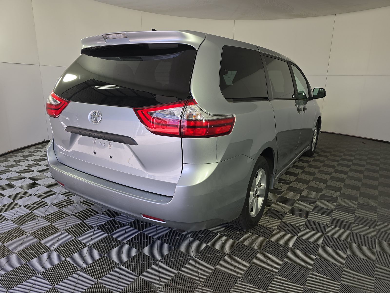 2020 Toyota Sienna L FWD