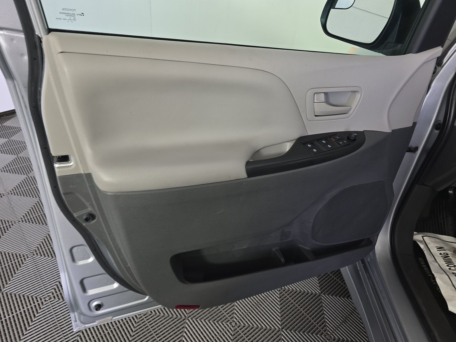 2020 Toyota Sienna L FWD