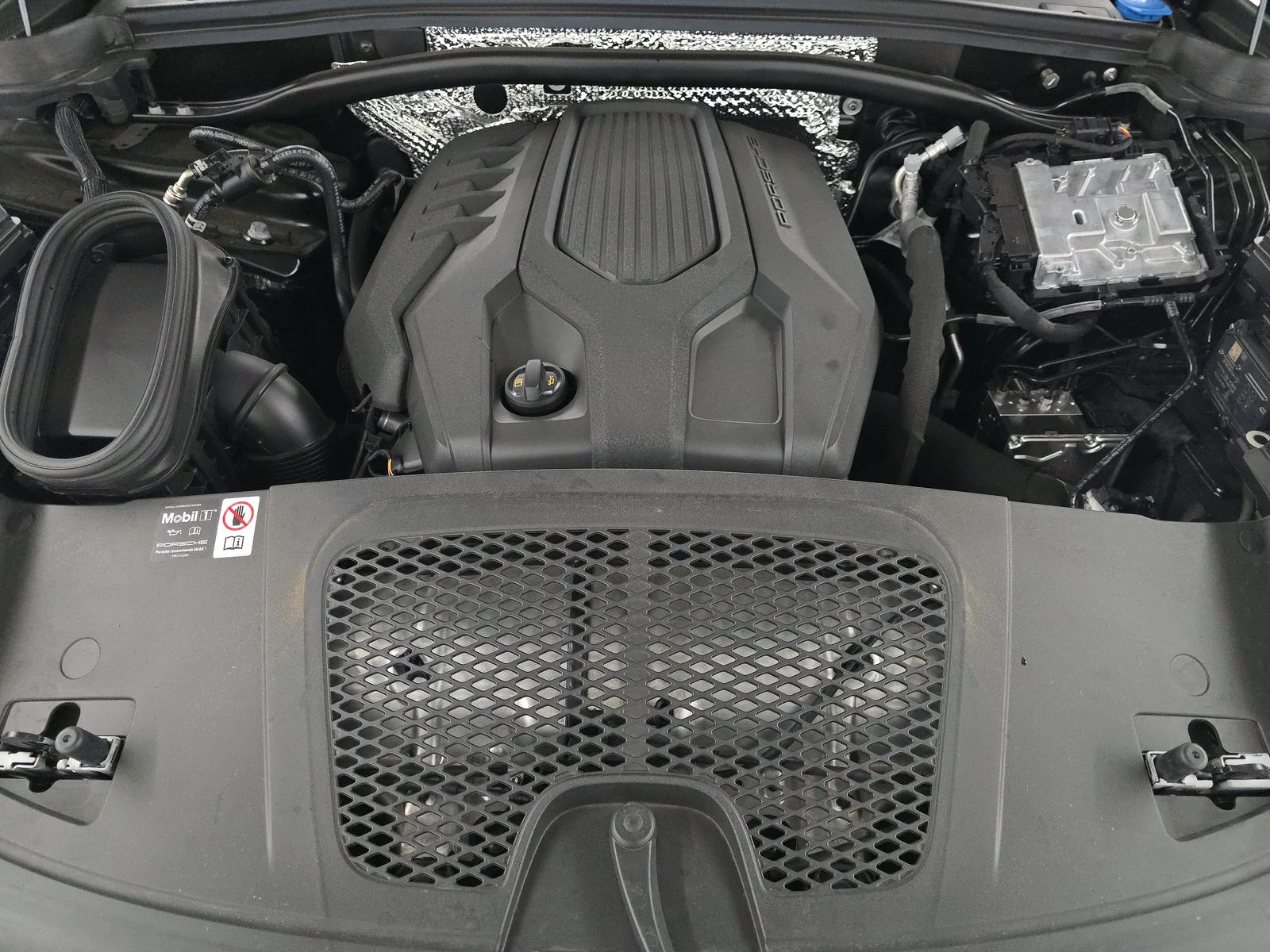 2025 Porsche Macan Base AWD