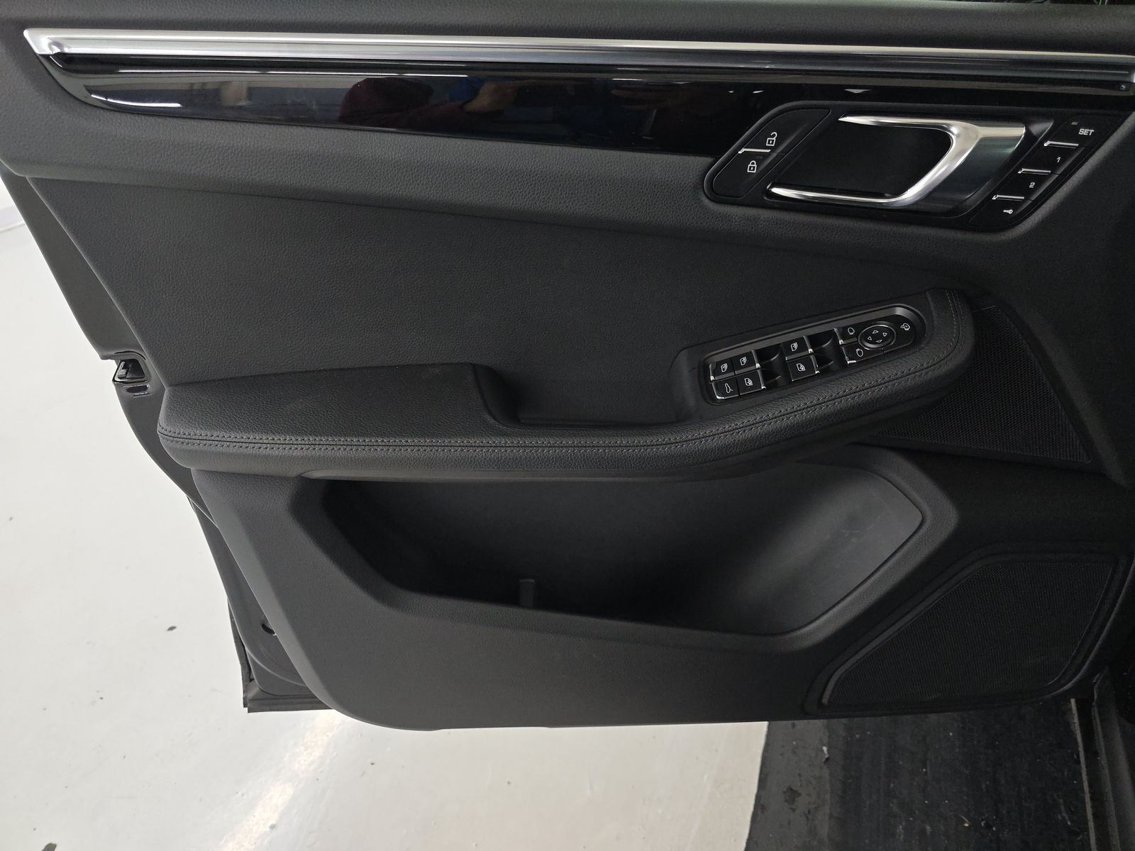 2025 Porsche Macan Base AWD