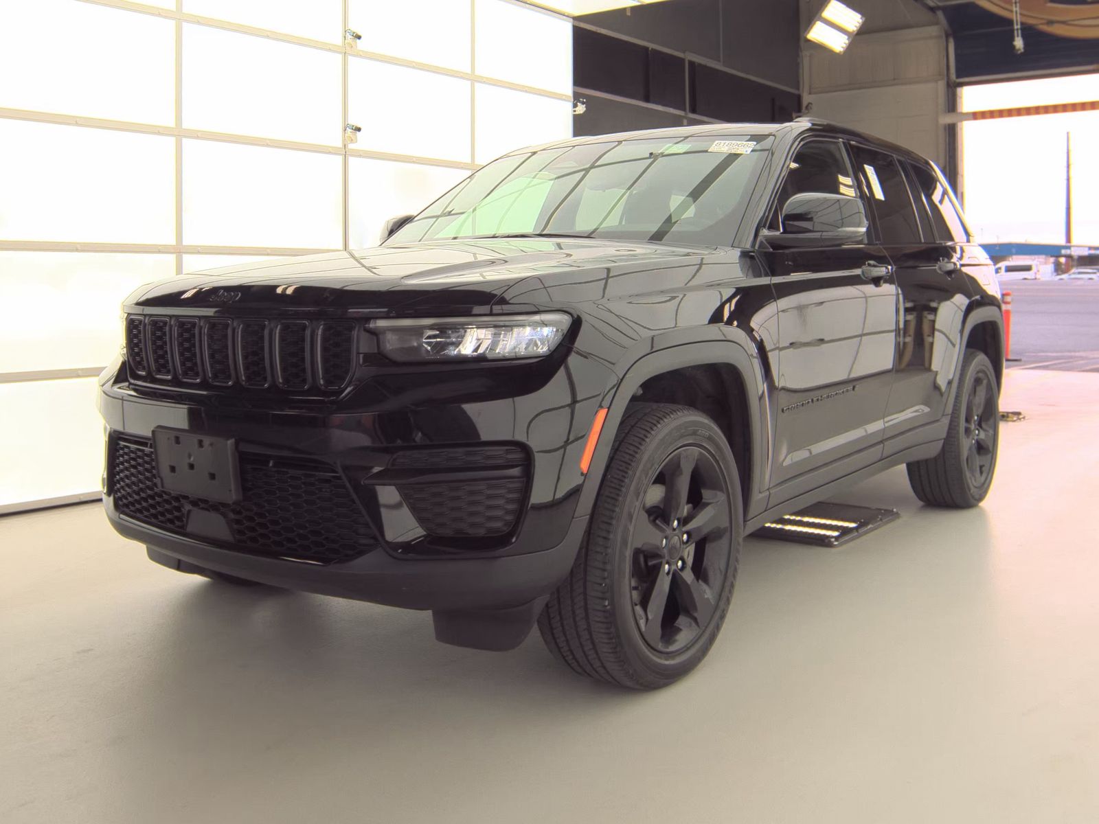 2022 Jeep Grand Cherokee Altitude AWD