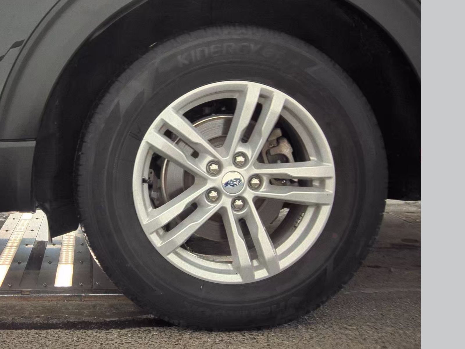 2023 Ford Explorer XLT AWD