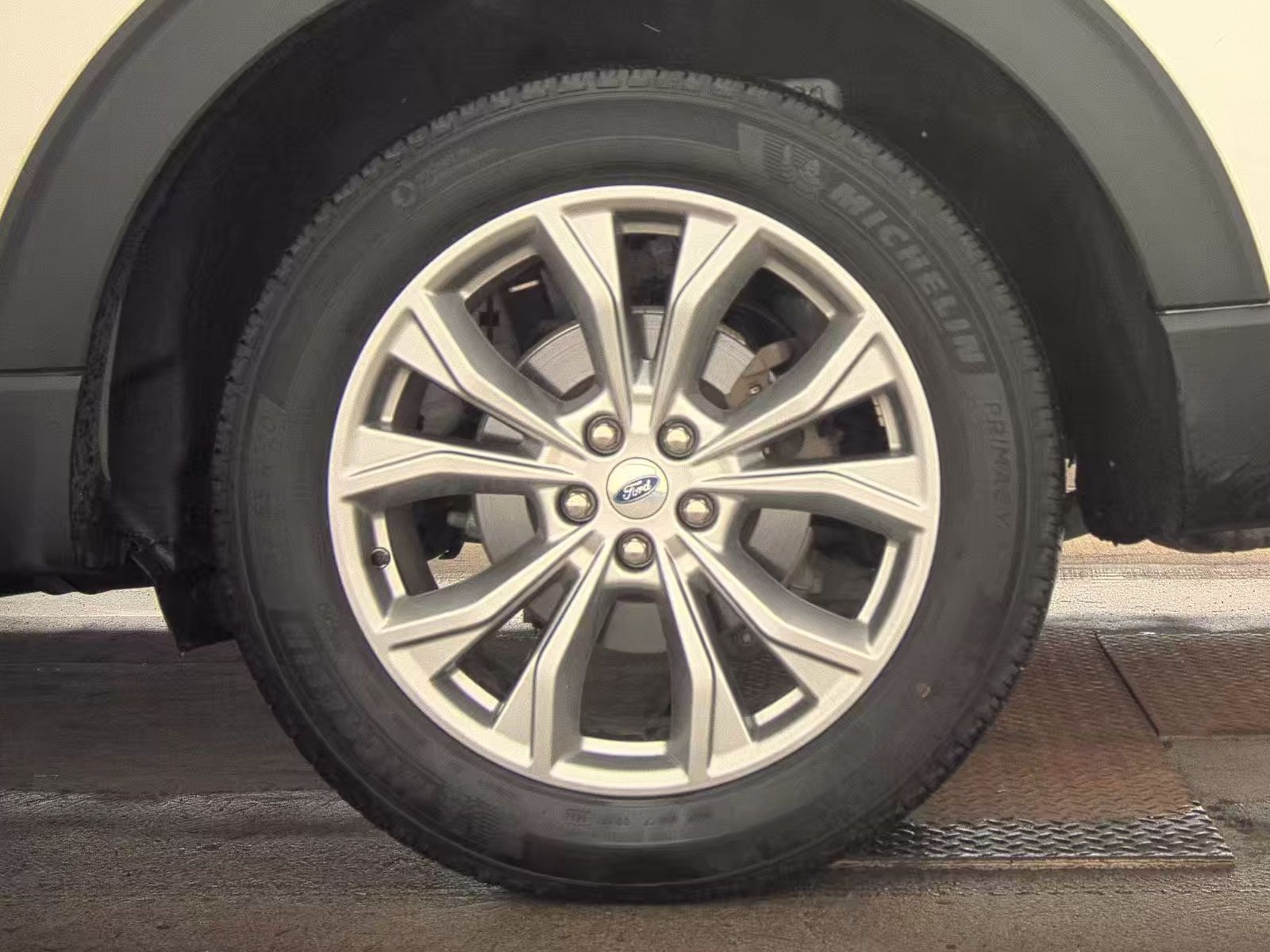 2023 Ford Explorer XLT AWD