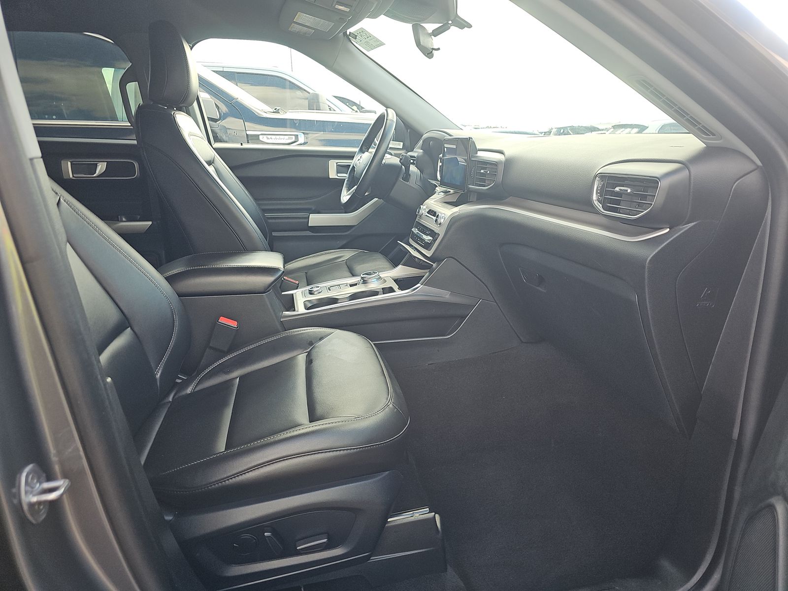 2023 Ford Explorer XLT AWD