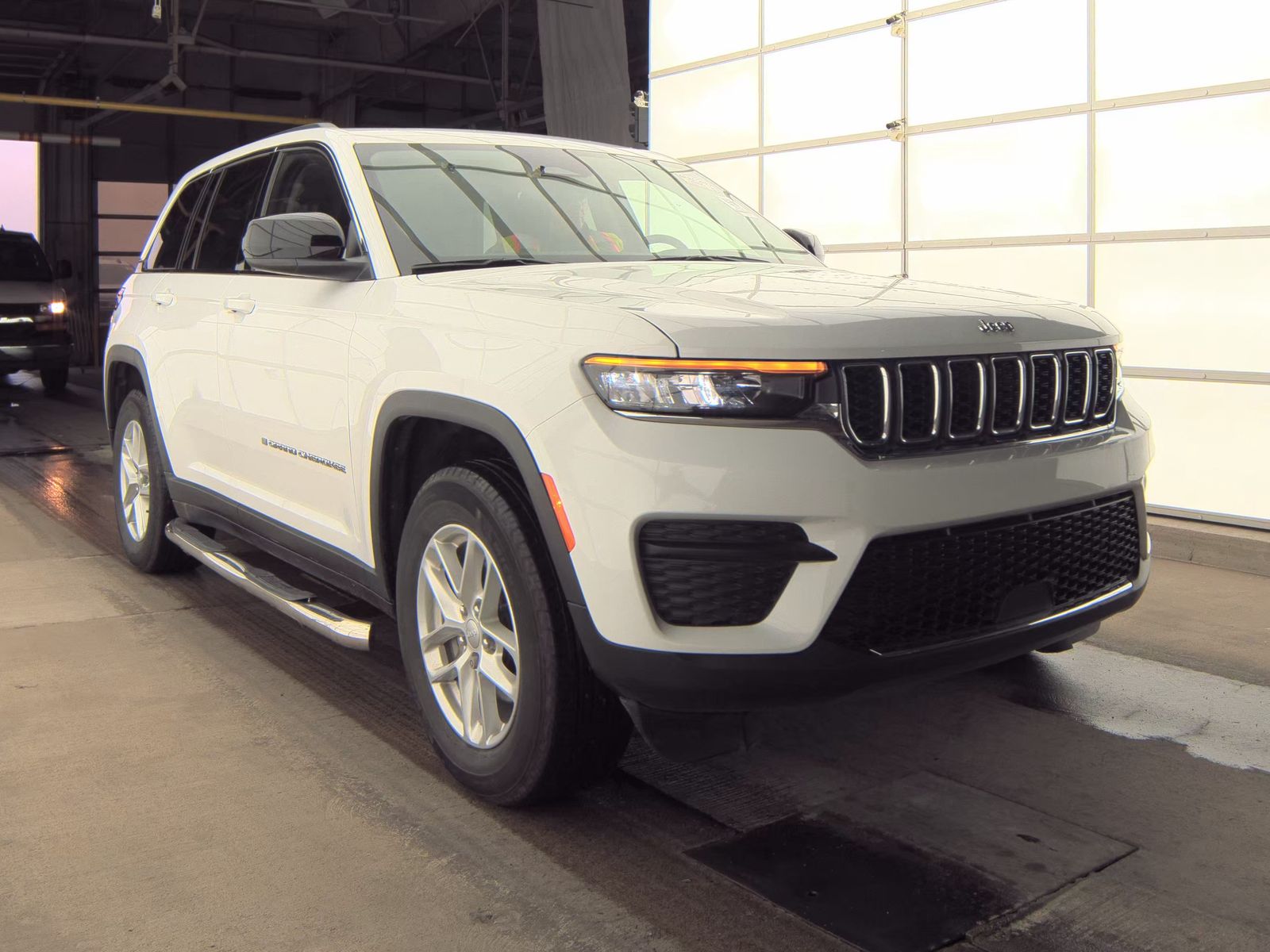 2023 Jeep Grand Cherokee Laredo AWD