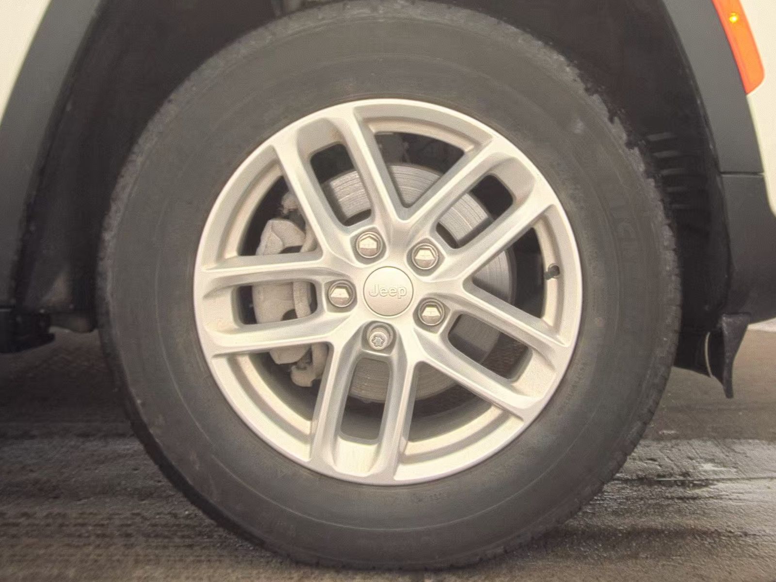 2023 Jeep Grand Cherokee Laredo AWD