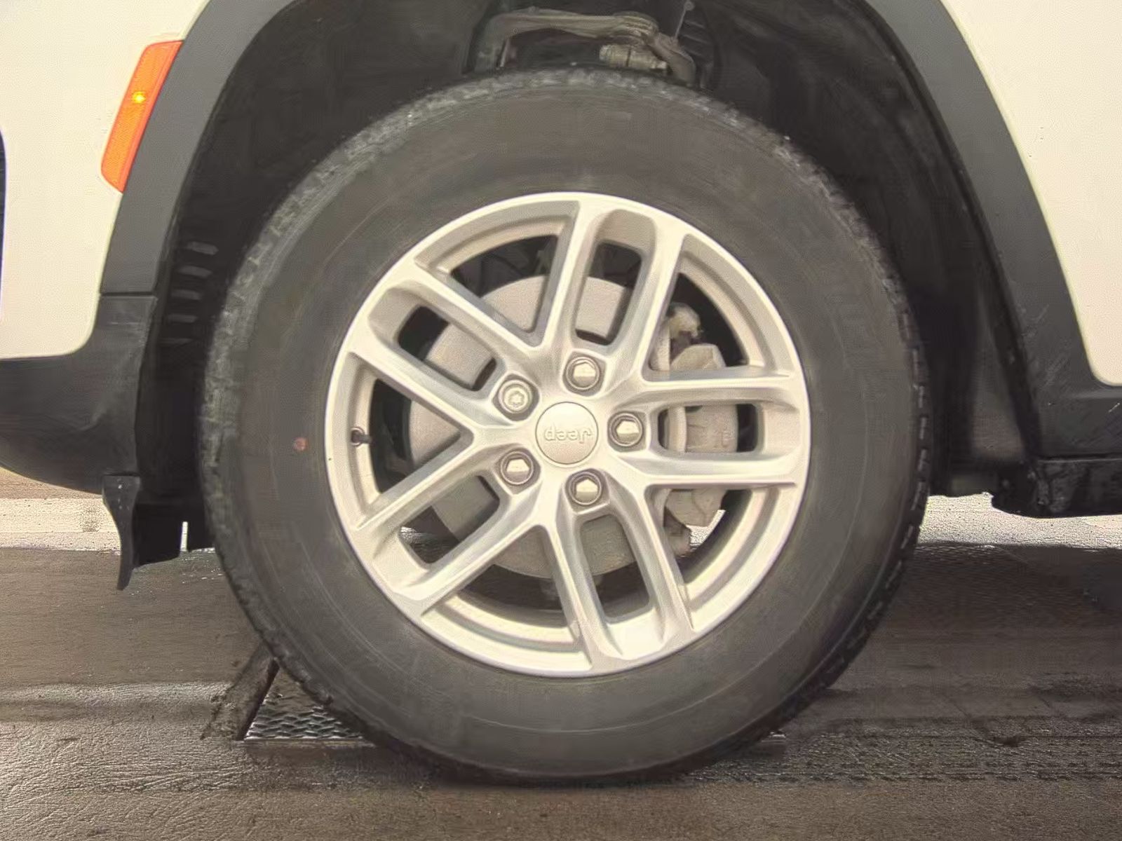 2023 Jeep Grand Cherokee Laredo AWD