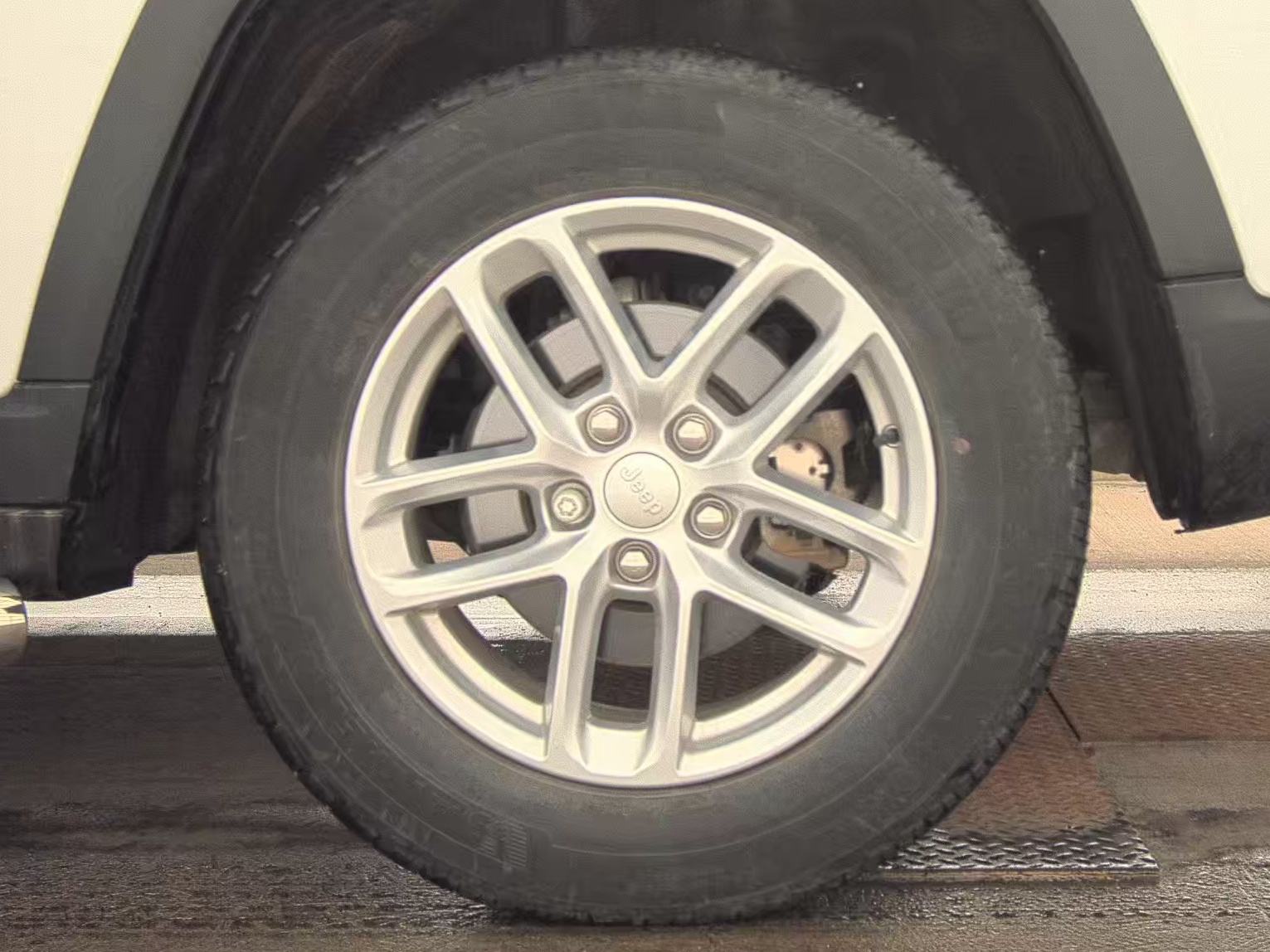 2023 Jeep Grand Cherokee Laredo AWD