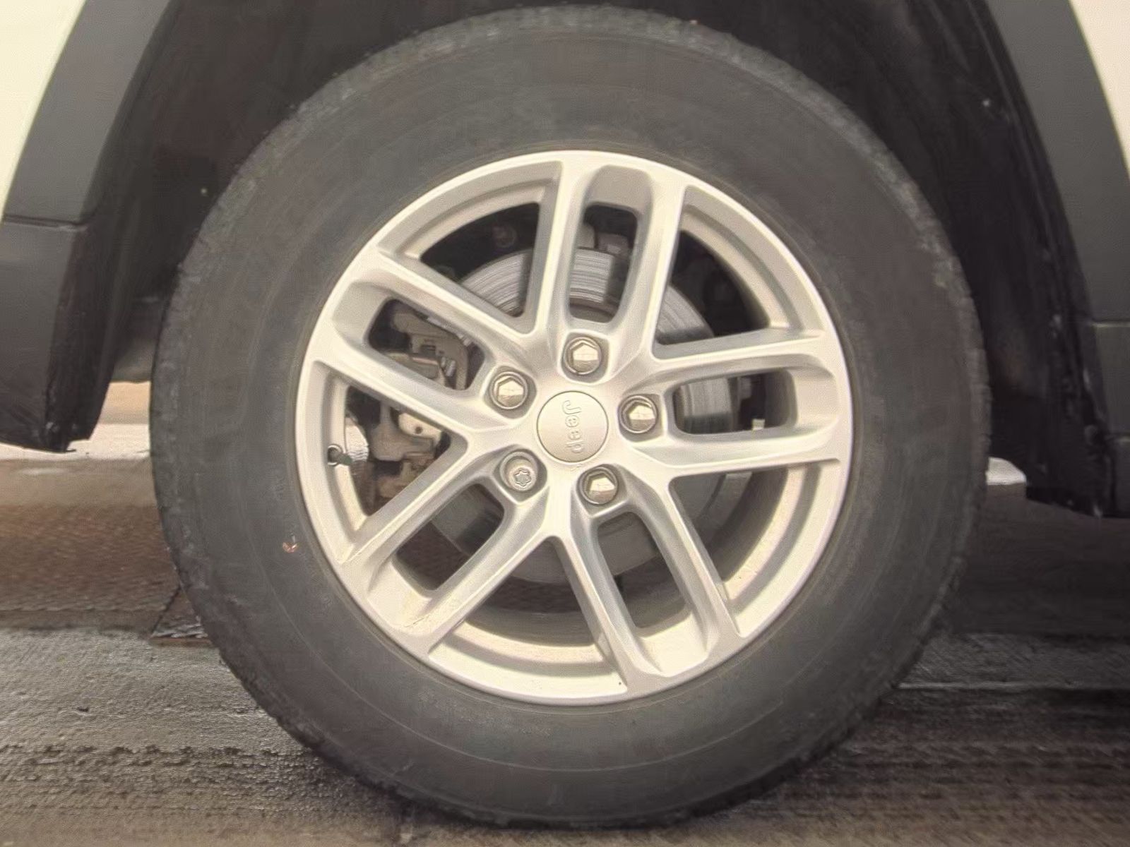 2023 Jeep Grand Cherokee Laredo AWD