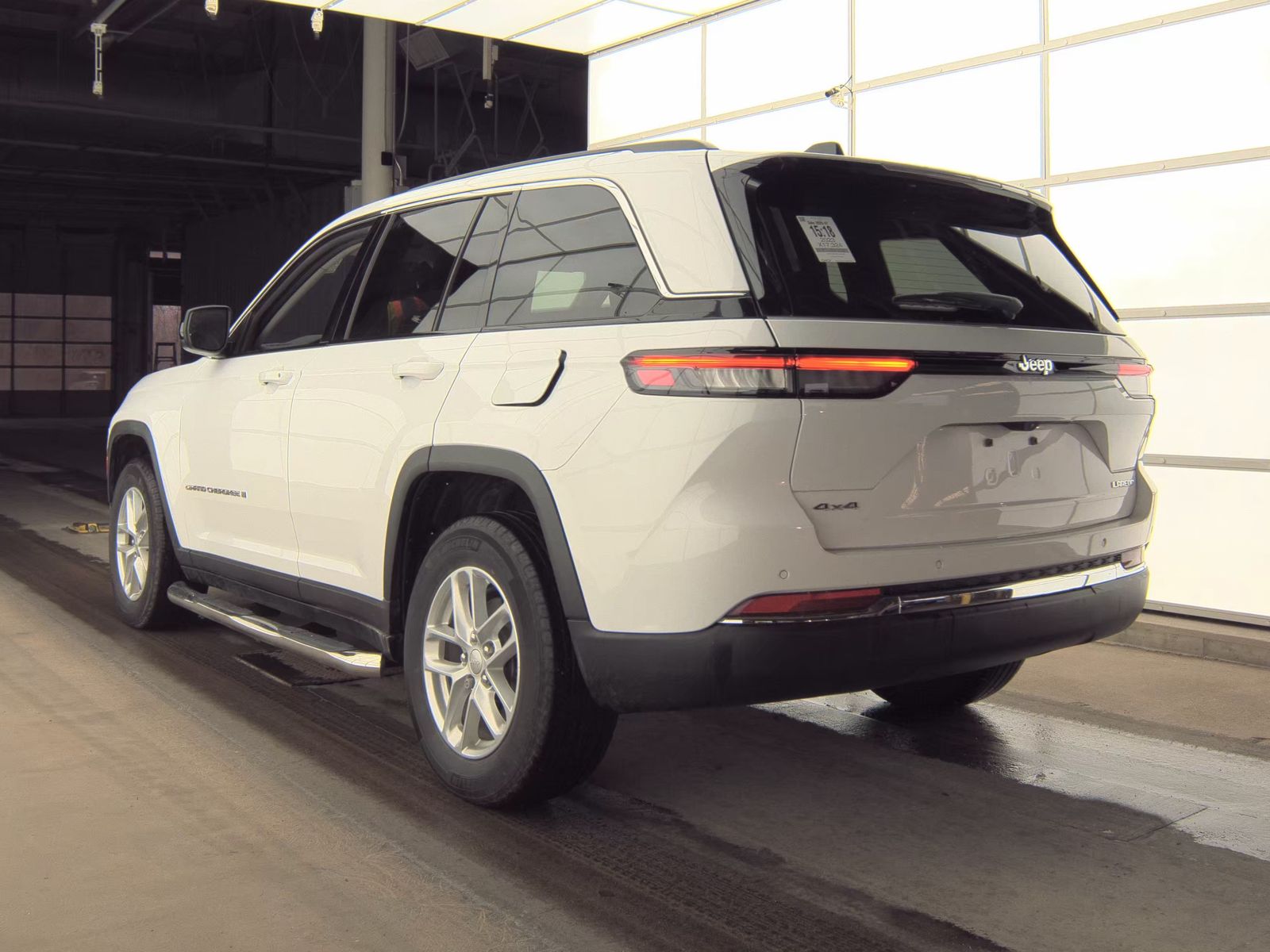 2023 Jeep Grand Cherokee Laredo AWD