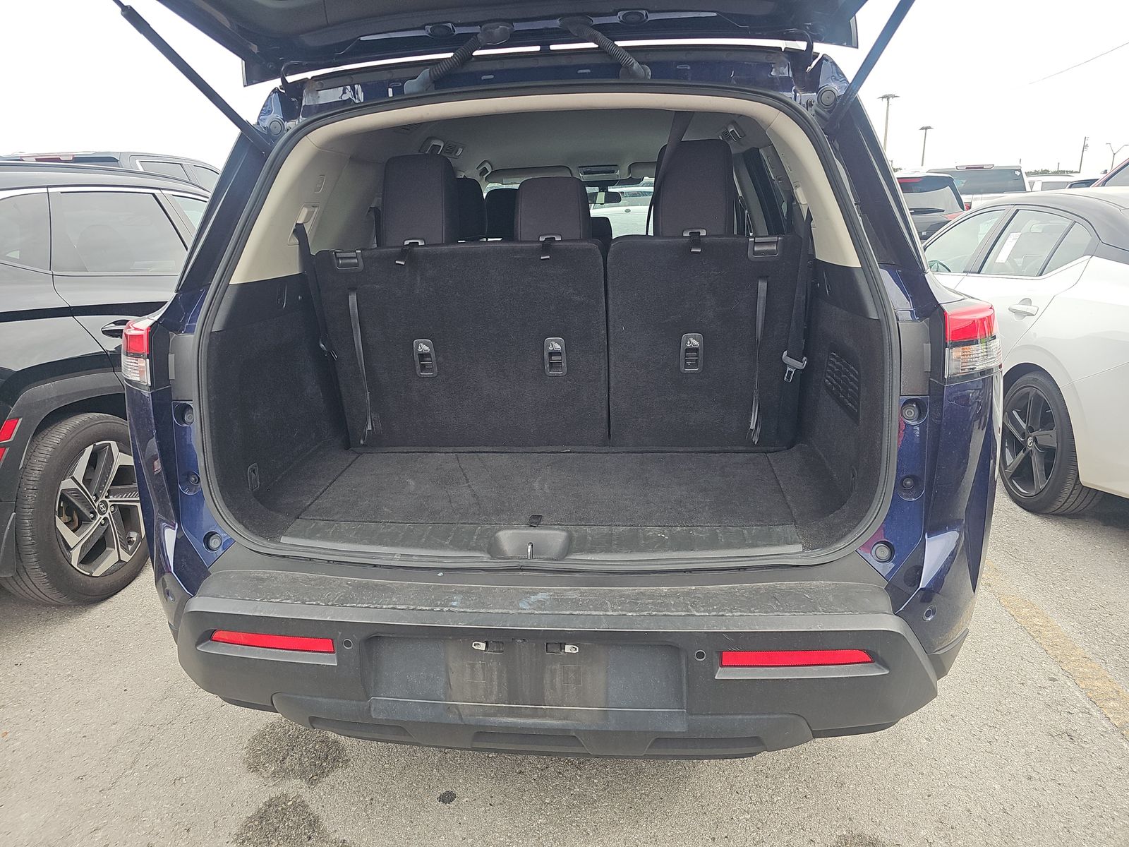 2024 Nissan Pathfinder SV FWD