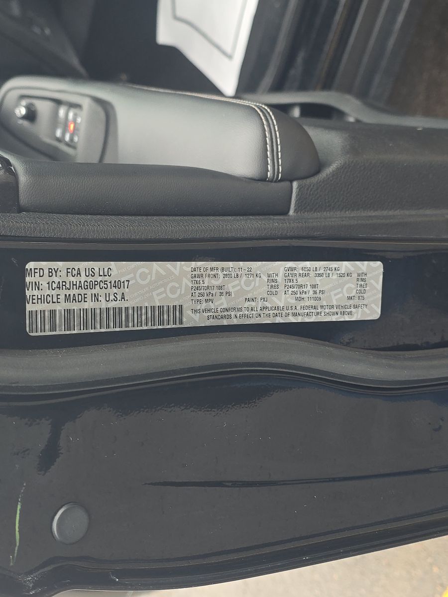 2023 Jeep Grand Cherokee Laredo AWD