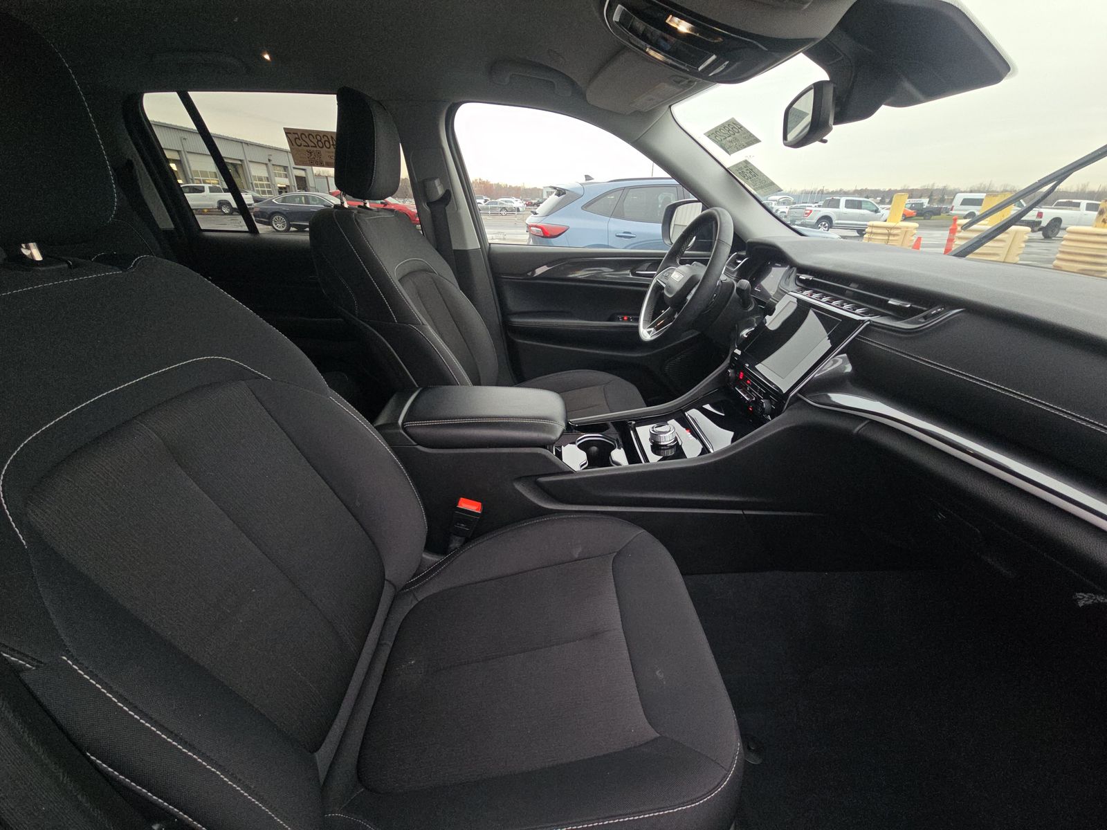 2023 Jeep Grand Cherokee Laredo AWD