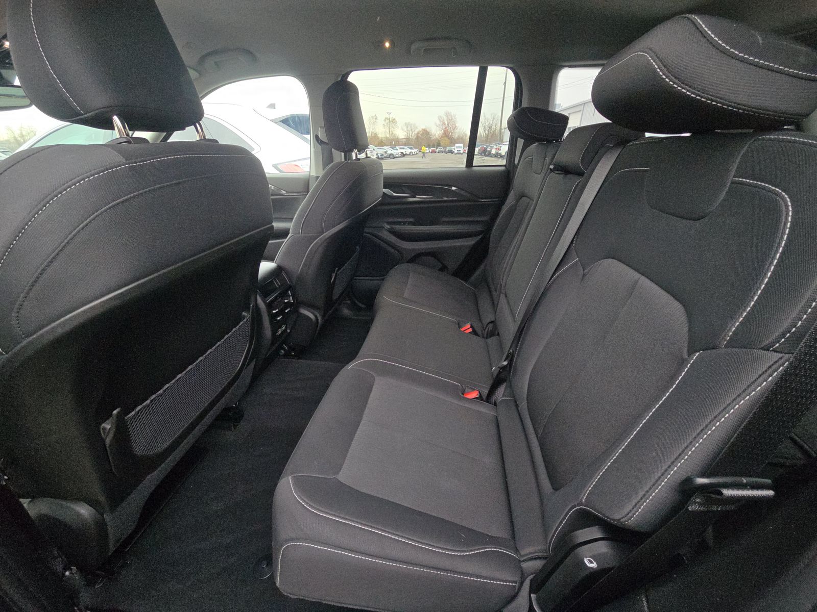 2023 Jeep Grand Cherokee Laredo AWD