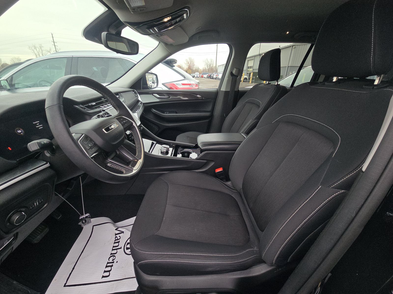 2023 Jeep Grand Cherokee Laredo AWD