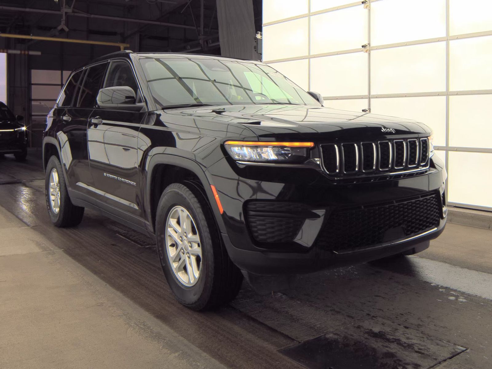 2023 Jeep Grand Cherokee Laredo AWD