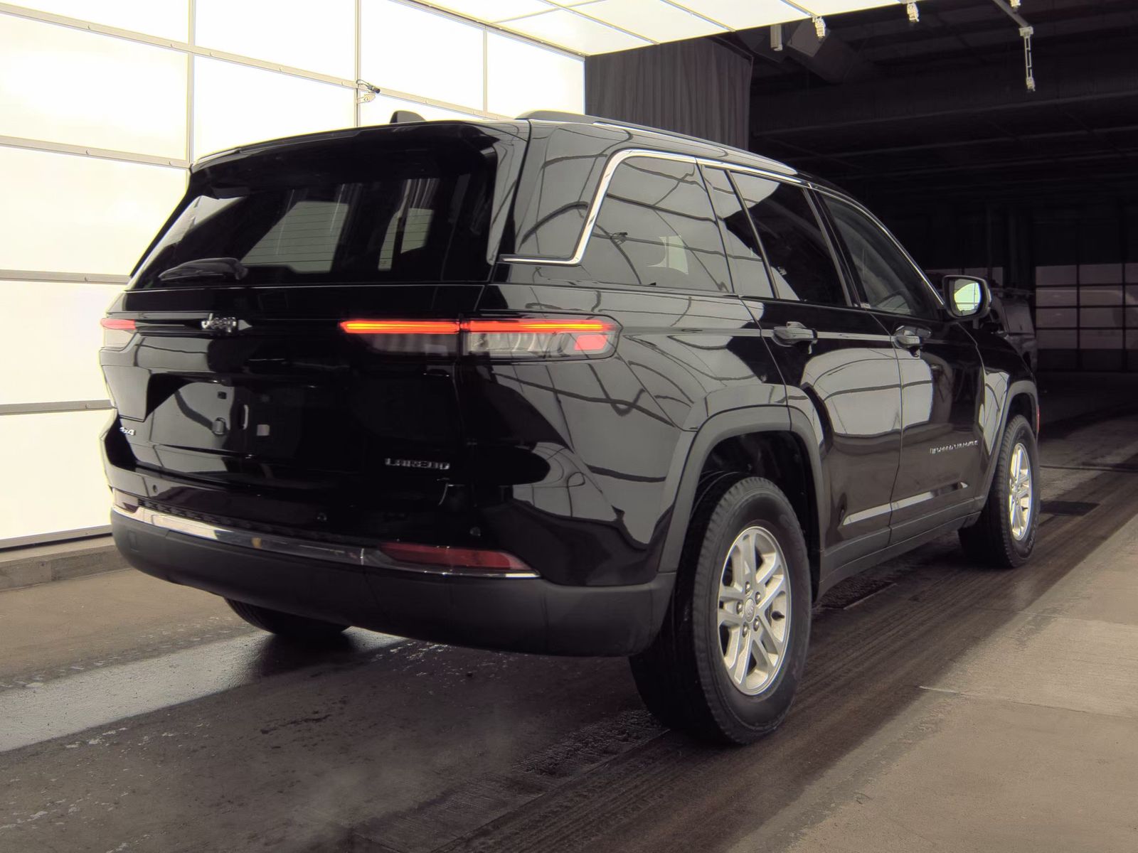 2023 Jeep Grand Cherokee Laredo AWD