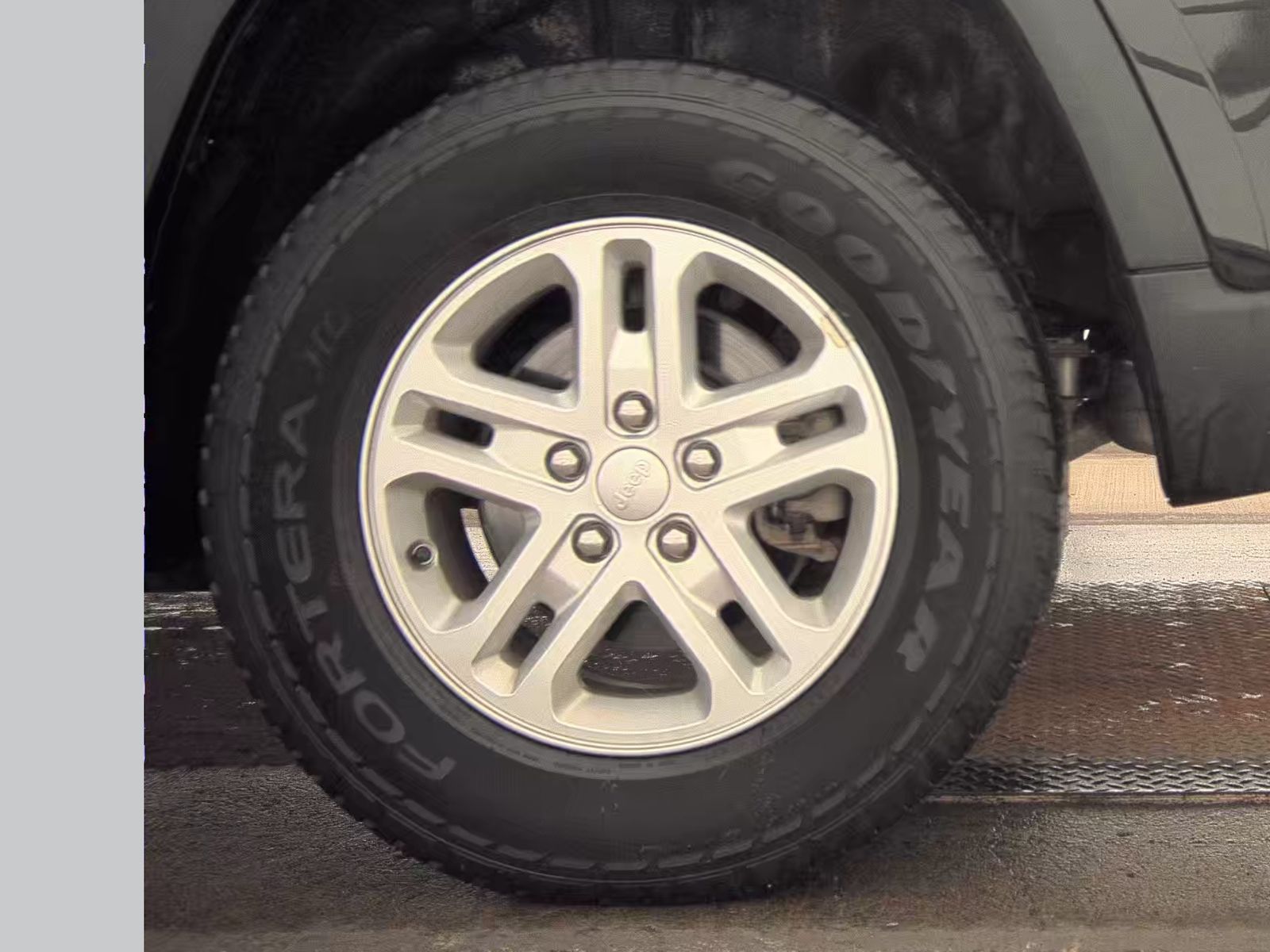 2023 Jeep Grand Cherokee Laredo AWD