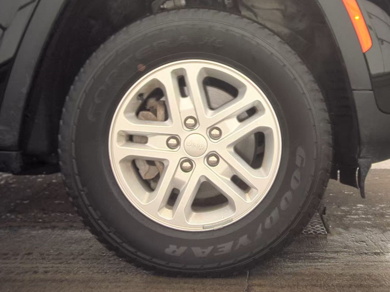 2023 Jeep Grand Cherokee Laredo AWD