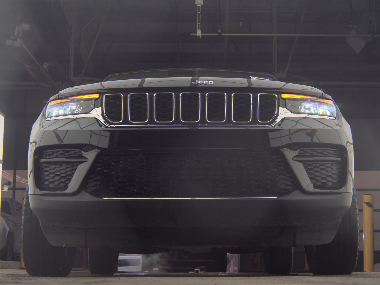 2023 Jeep Grand Cherokee Laredo AWD