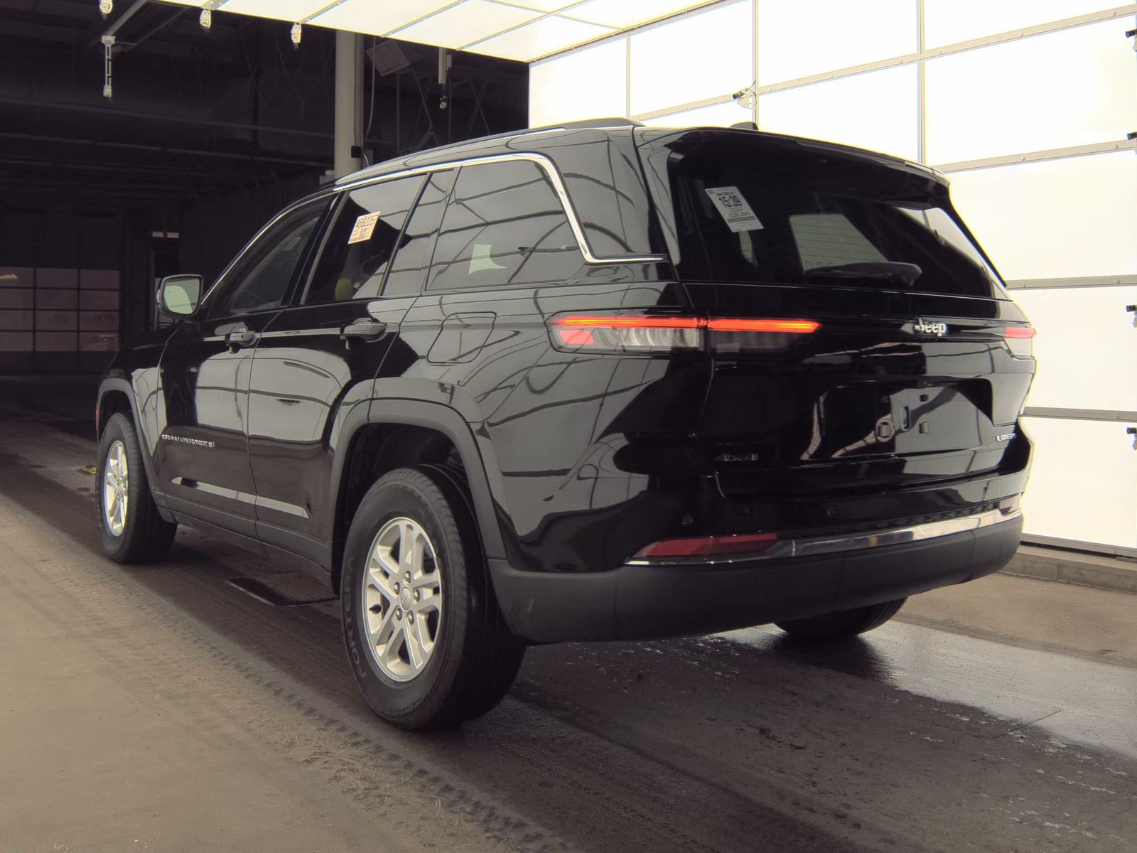 2023 Jeep Grand Cherokee Laredo AWD
