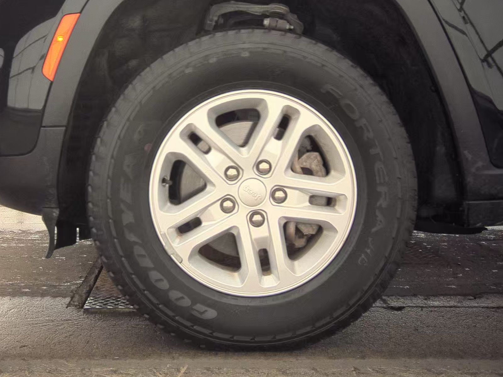 2023 Jeep Grand Cherokee Laredo AWD