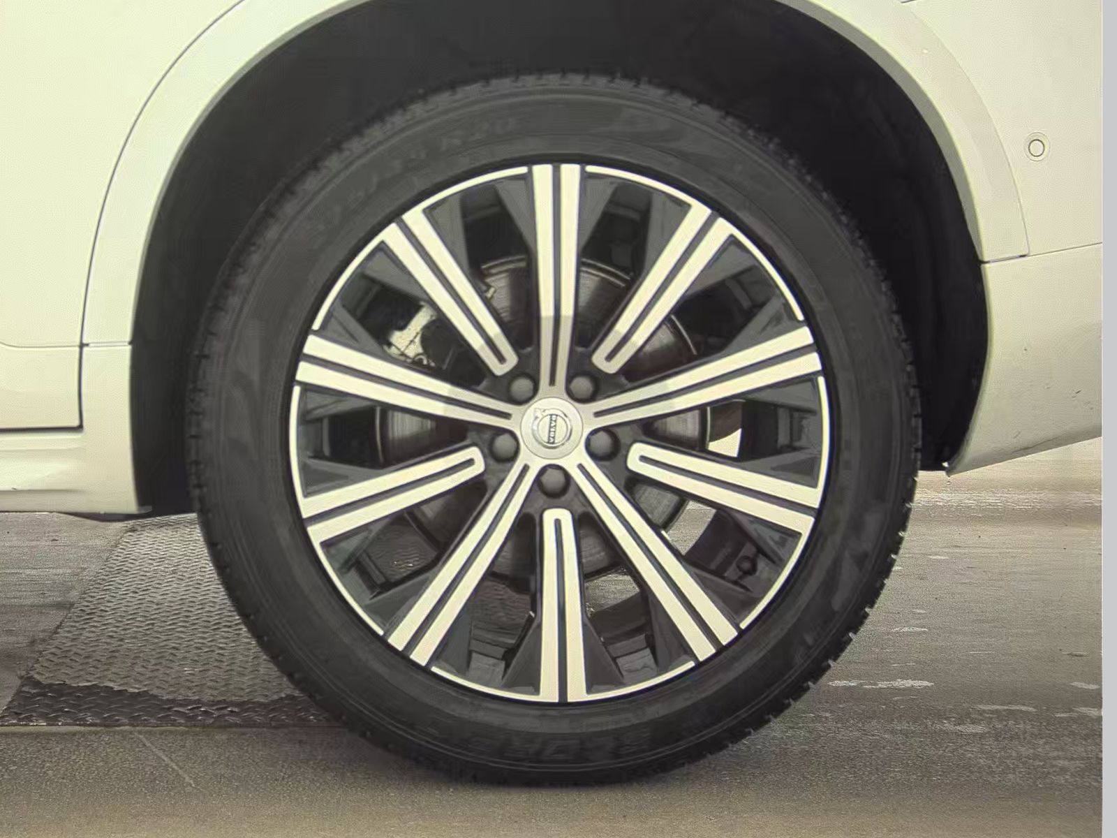 2025 Volvo XC90 B6 Plus AWD