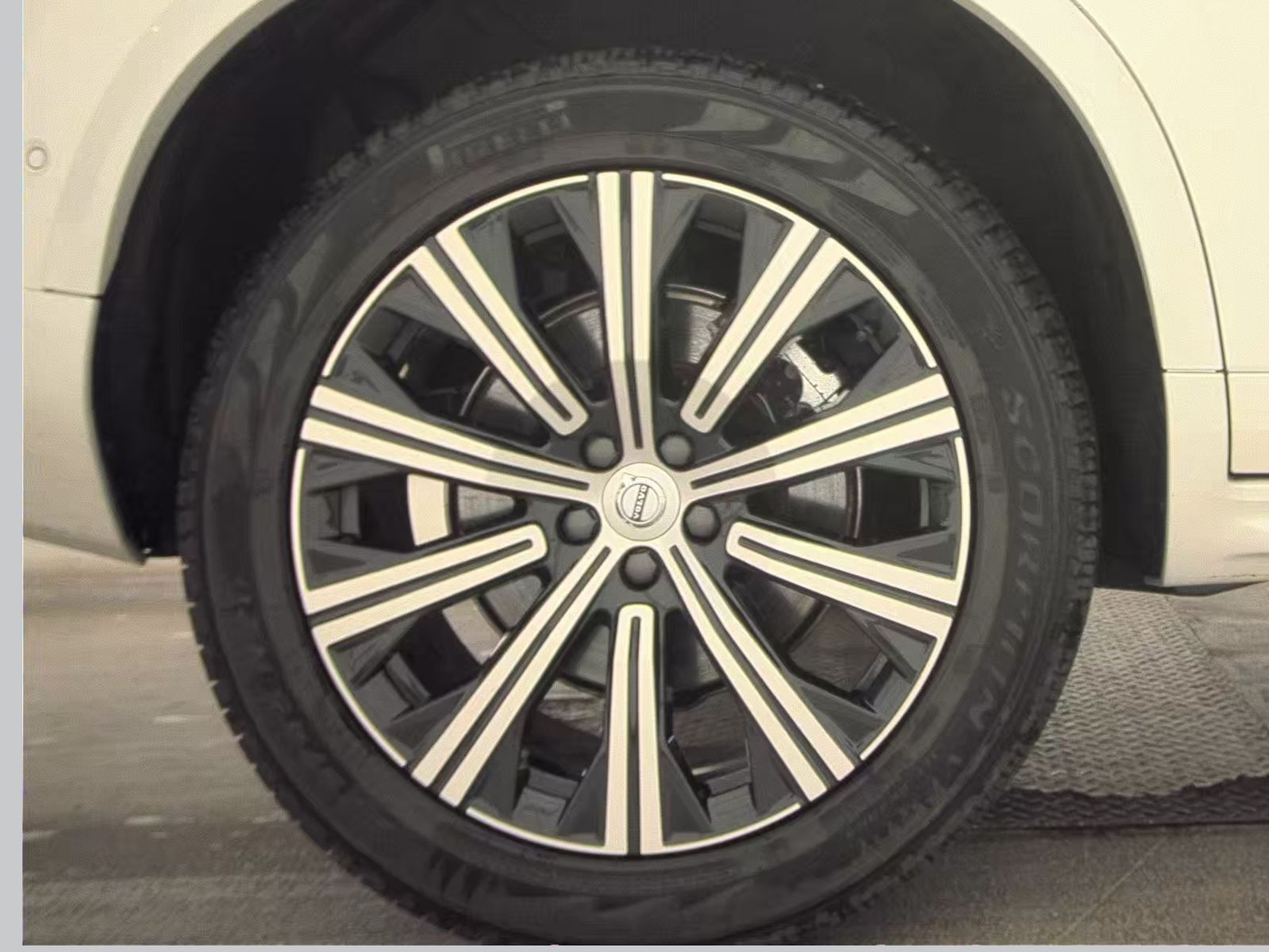 2025 Volvo XC90 B6 Plus AWD