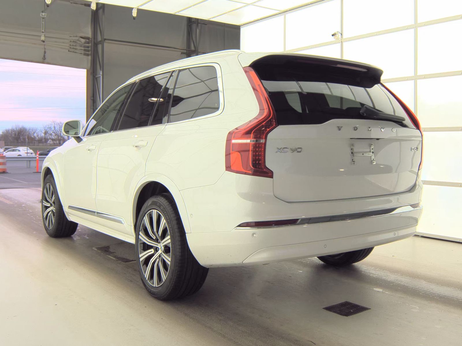 2025 Volvo XC90 B6 Plus AWD