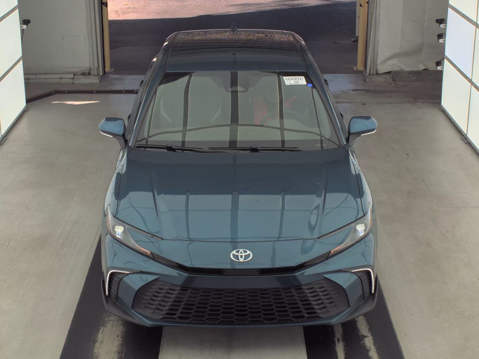 2025 Toyota Camry SE FWD