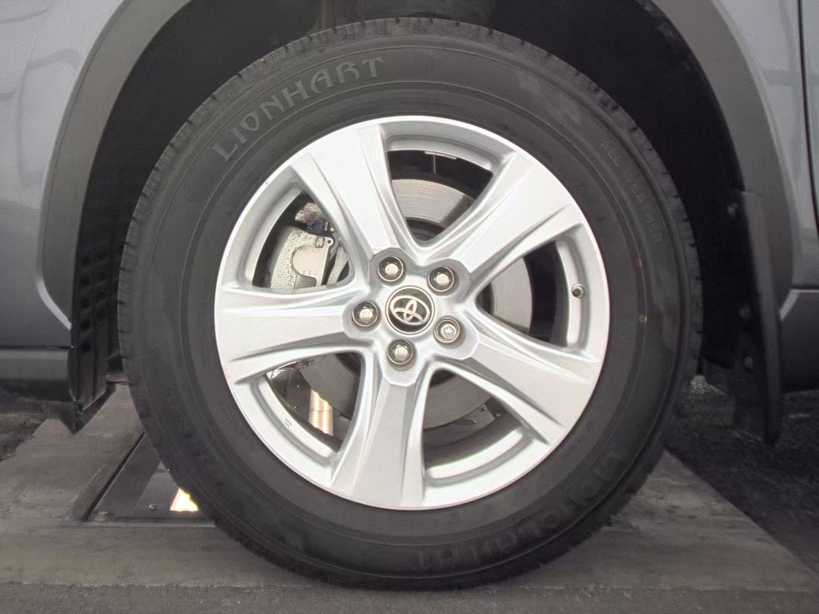 2023 Toyota Highlander L FWD