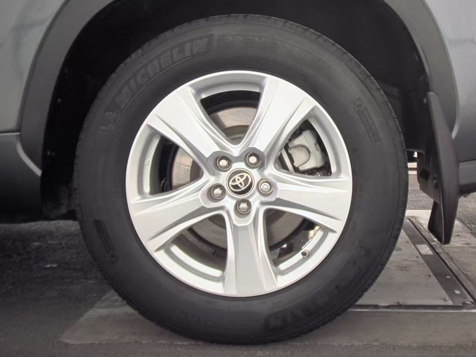 2023 Toyota Highlander L FWD