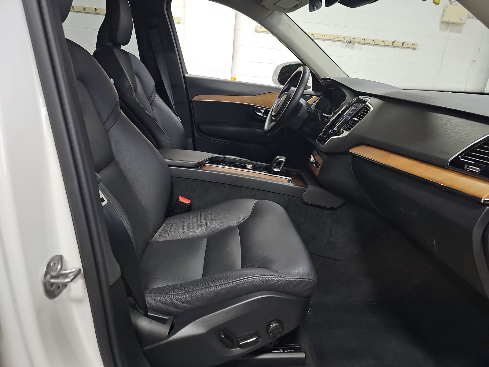 2025 Volvo XC90 B6 Plus AWD