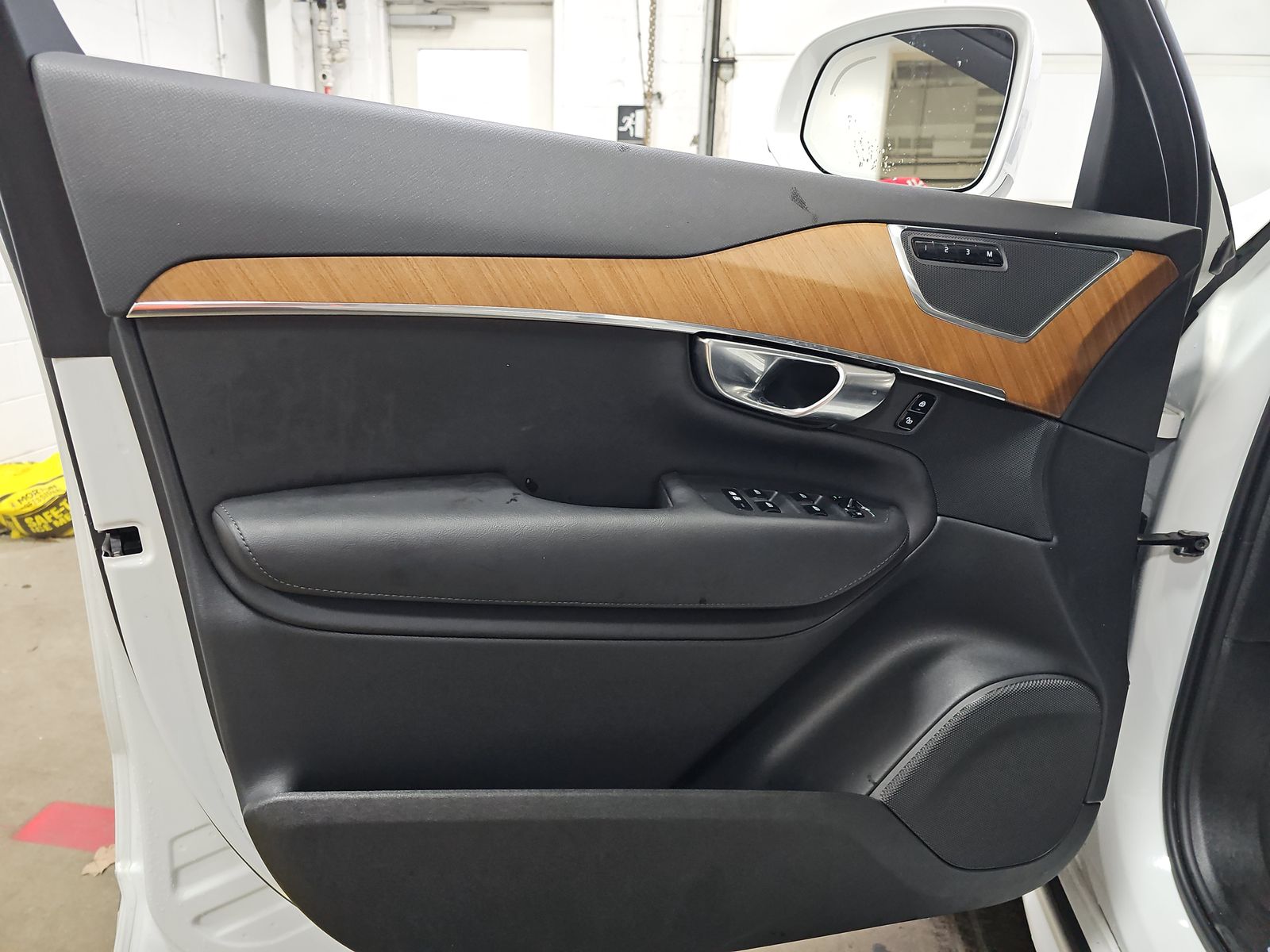 2025 Volvo XC90 B6 Plus AWD