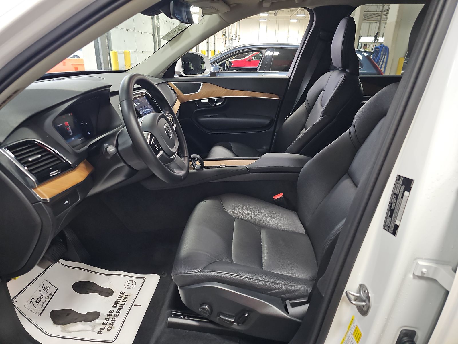 2025 Volvo XC90 B6 Plus AWD