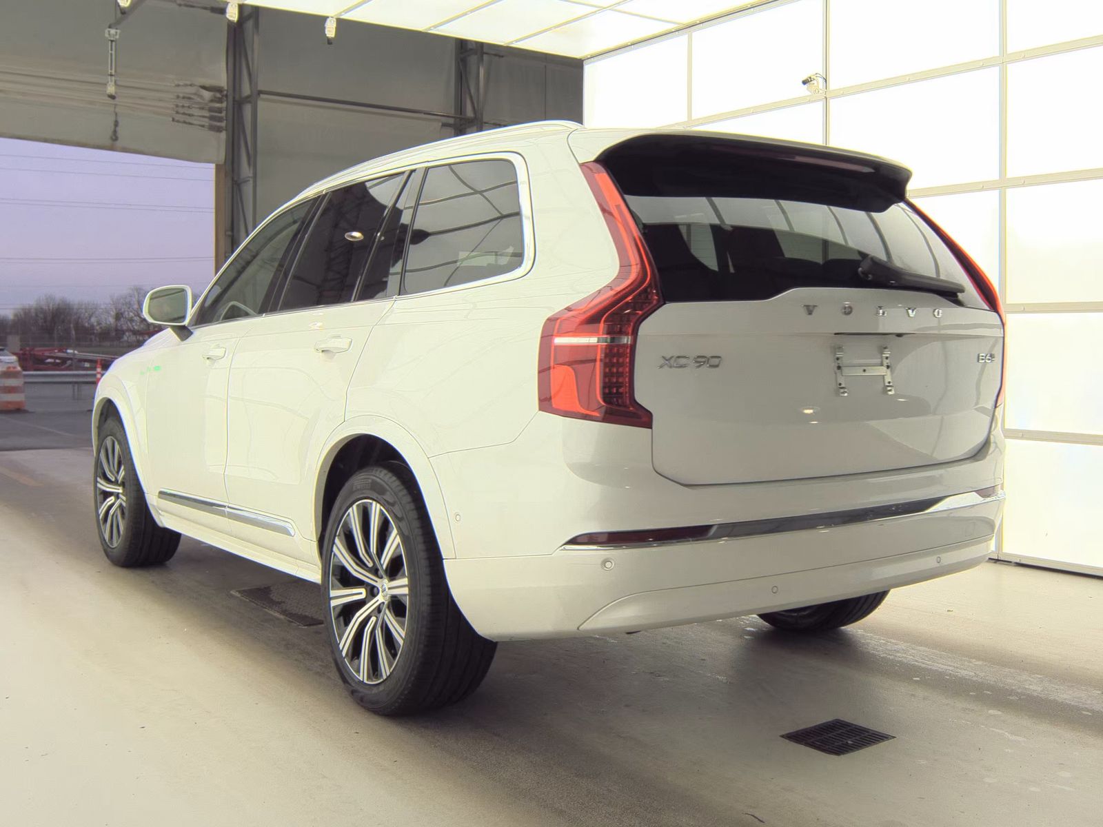 2025 Volvo XC90 B6 Plus AWD