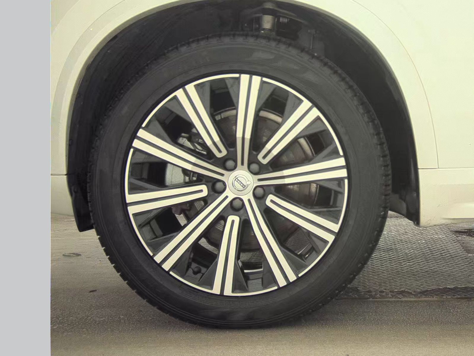 2025 Volvo XC90 B6 Plus AWD