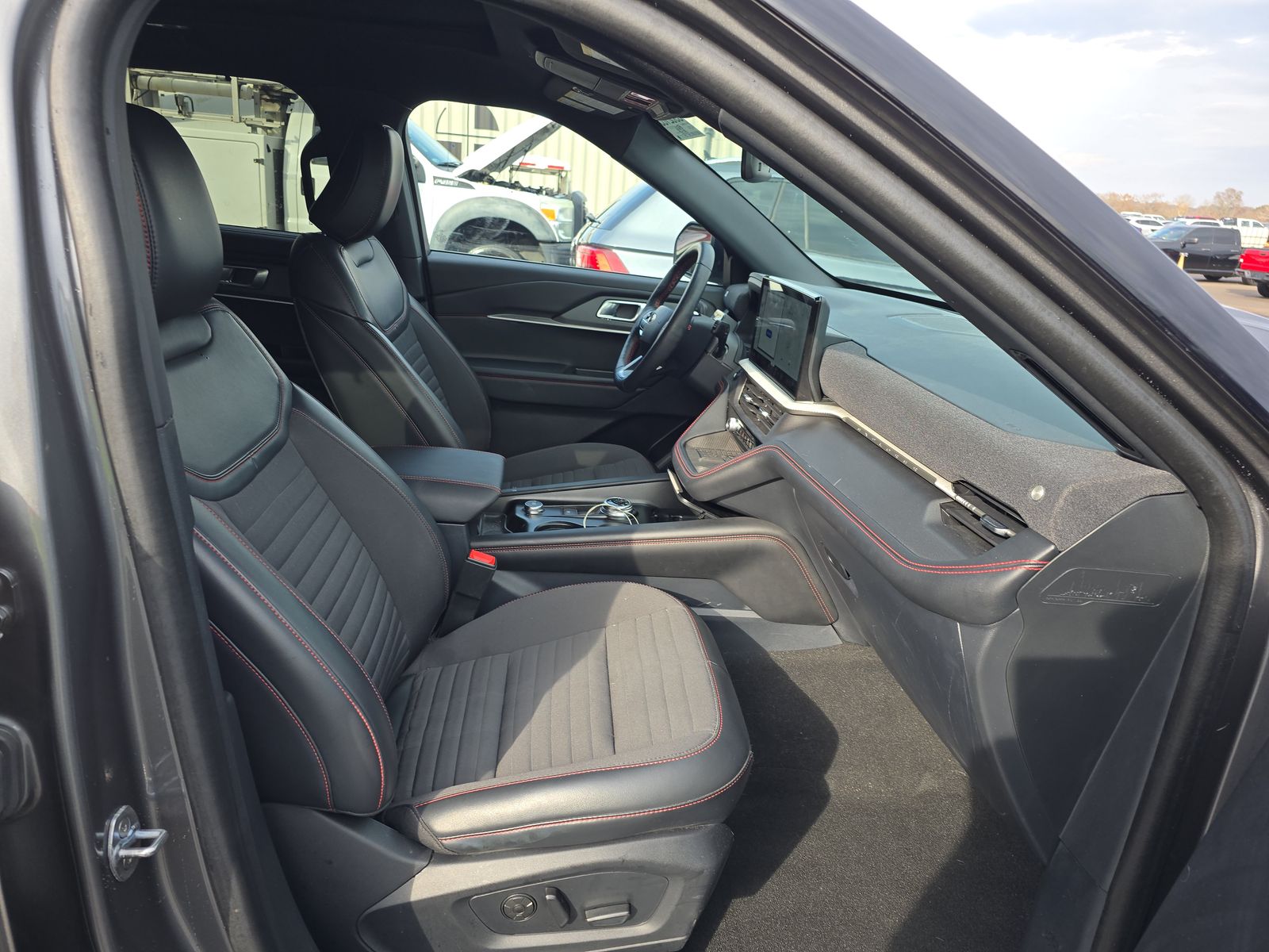 2025 Ford Explorer ST-Line AWD