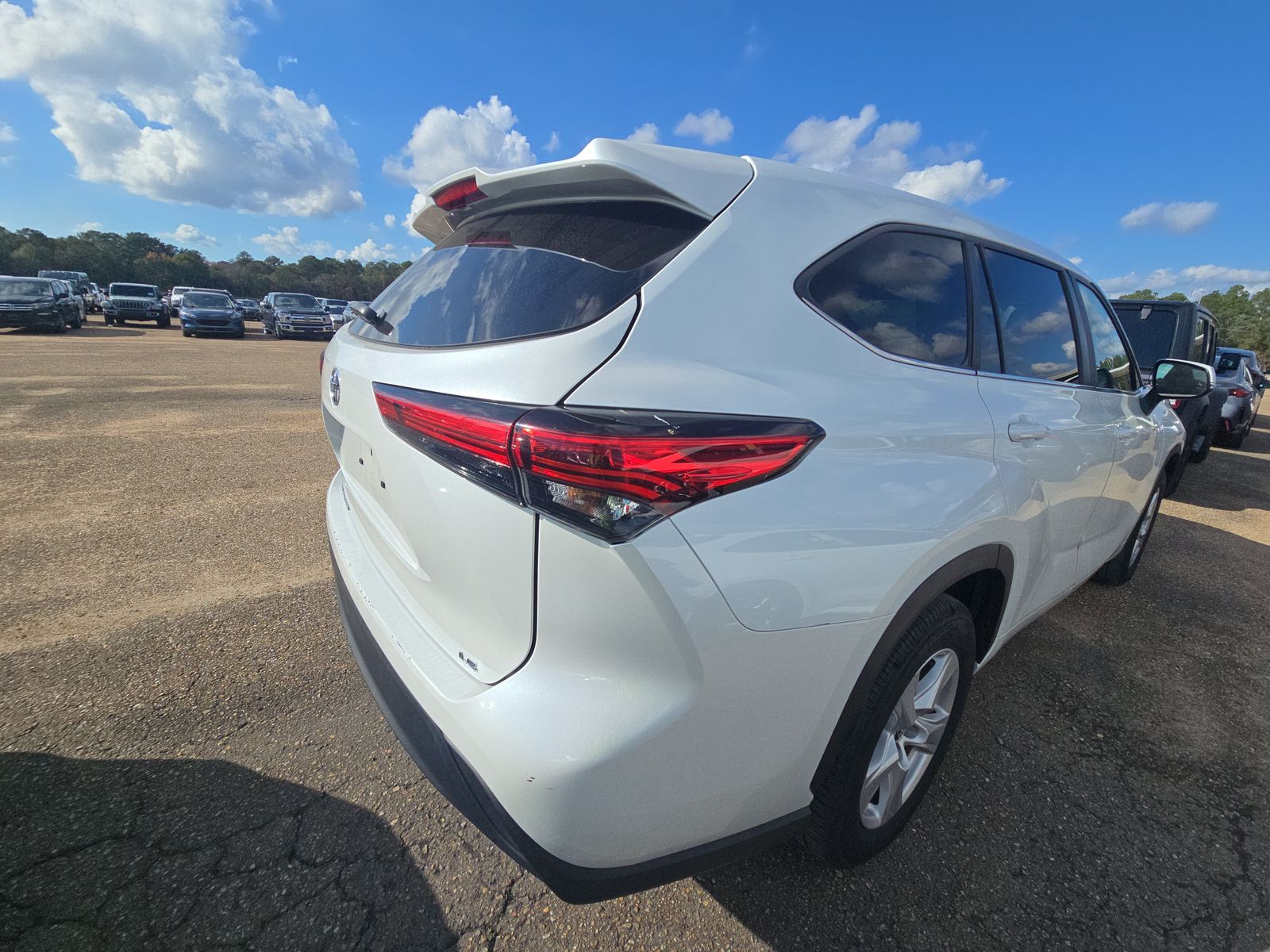 2023 Toyota Highlander LE FWD