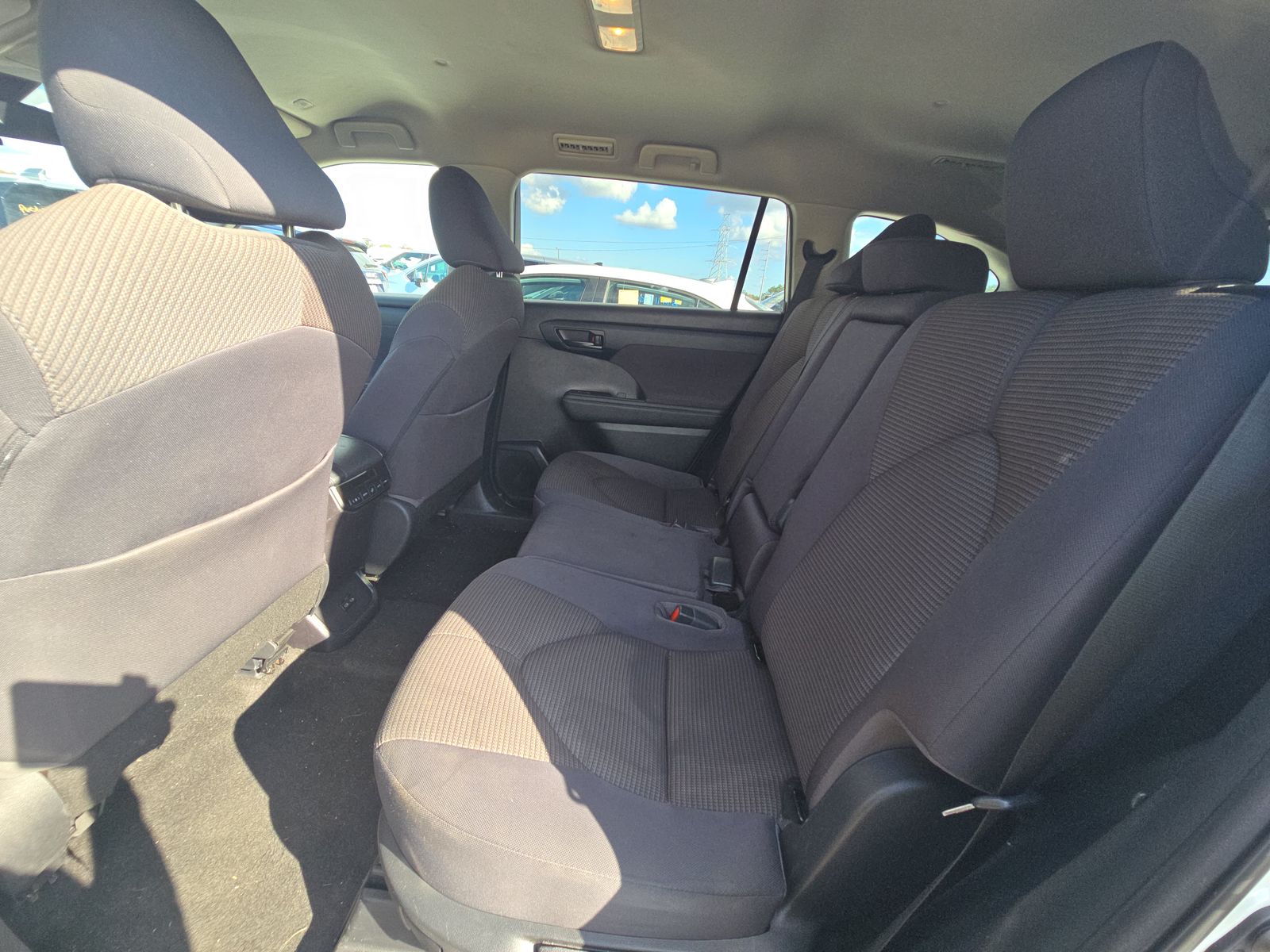 2023 Toyota Highlander LE FWD