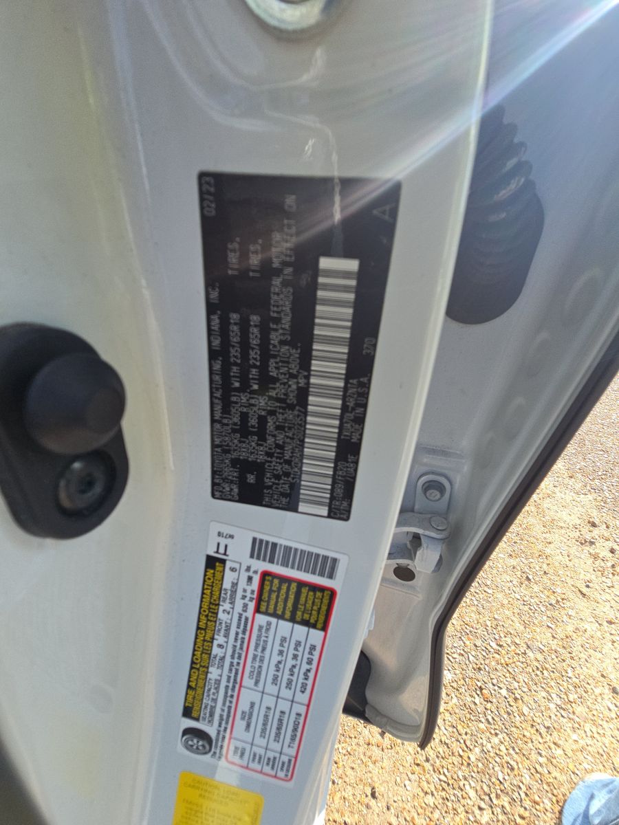 2023 Toyota Highlander LE FWD