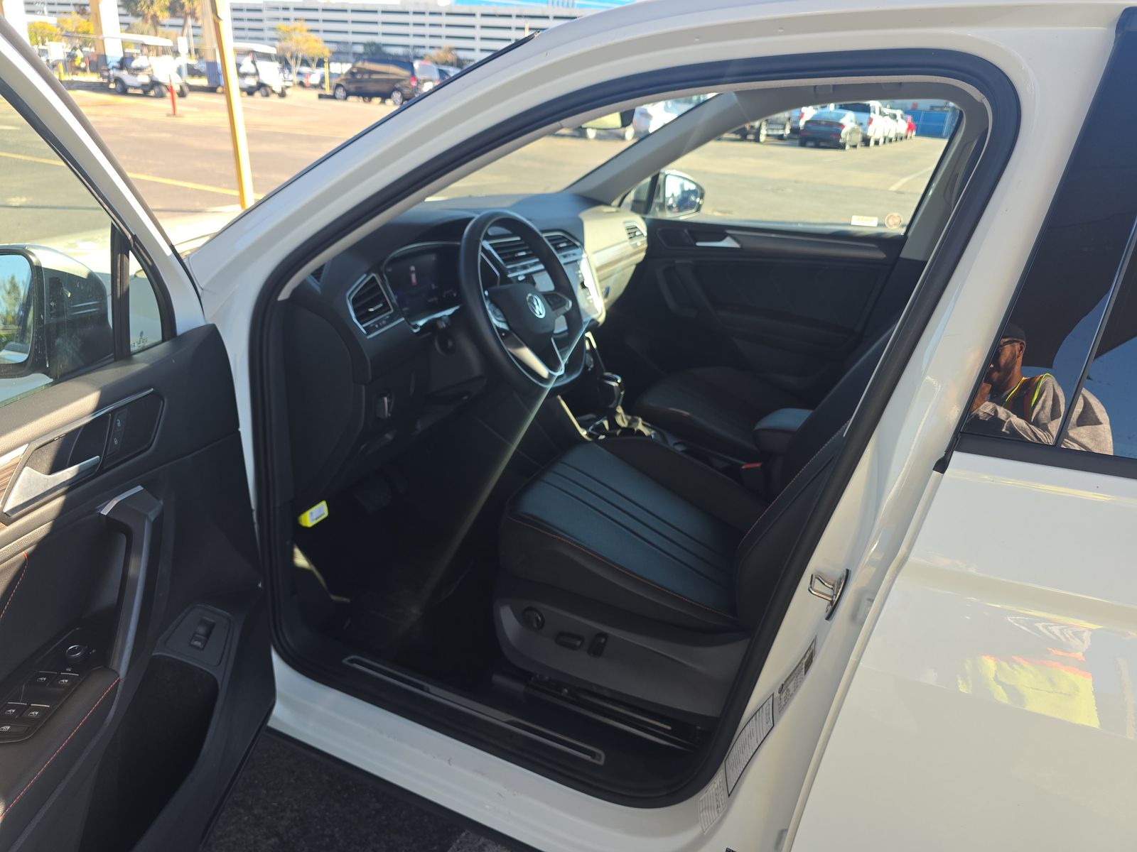 2024 Volkswagen Tiguan 2.0T SE FWD