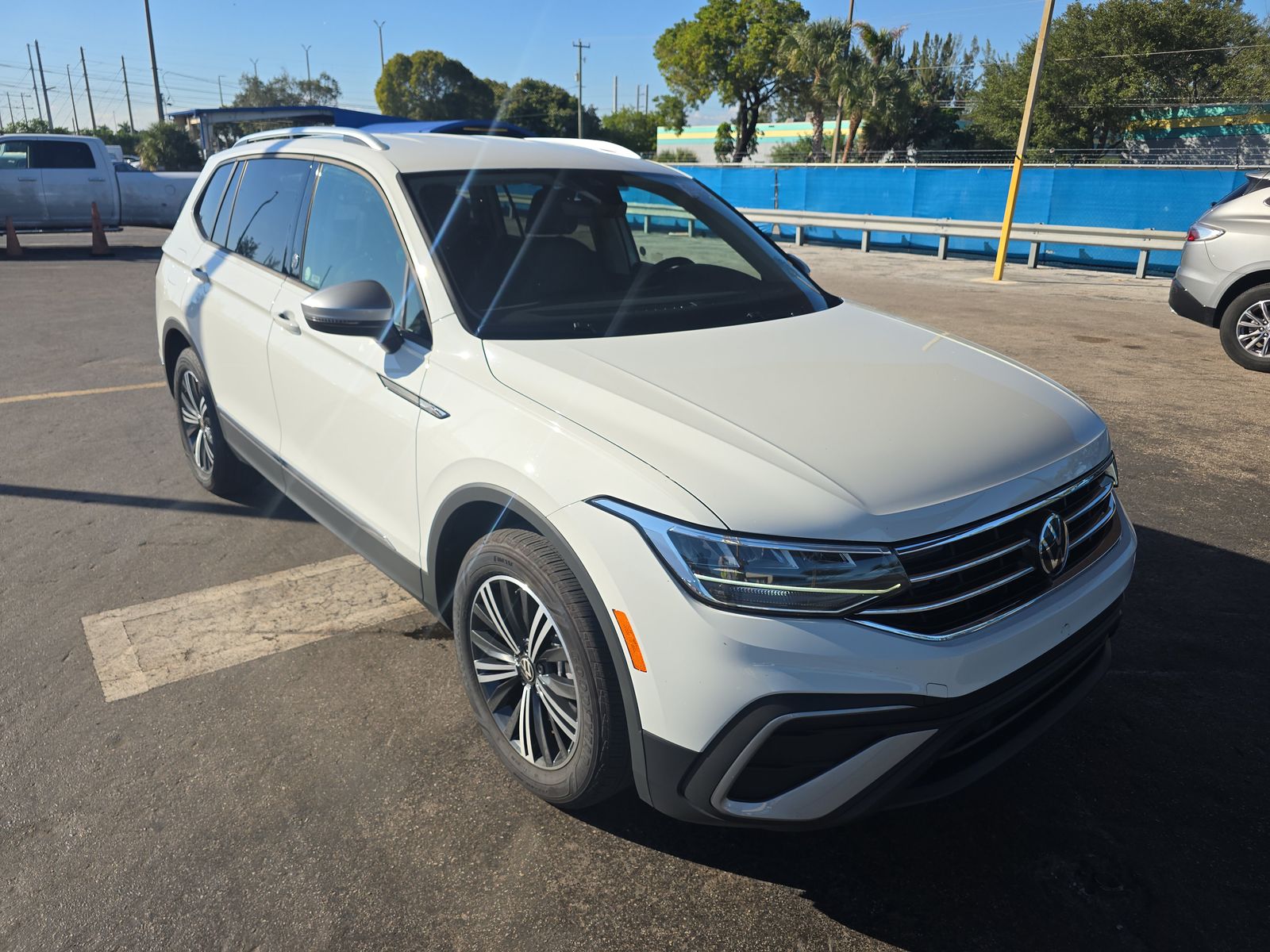 2024 Volkswagen Tiguan 2.0T SE FWD