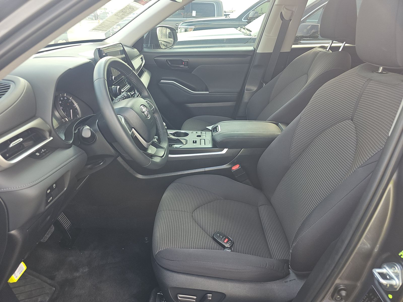 2024 Toyota Highlander LE AWD