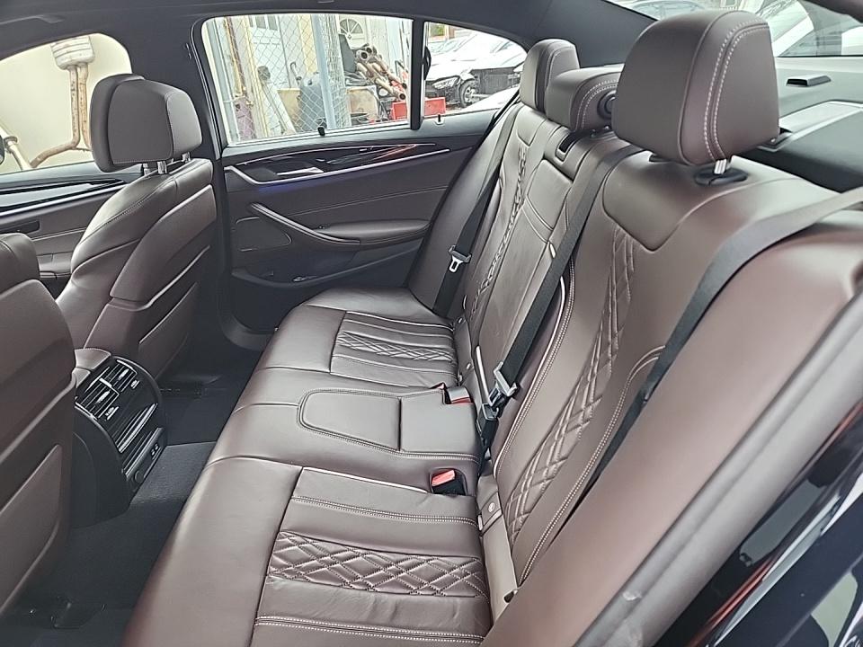 2022 BMW 5 Series M550i xDrive AWD